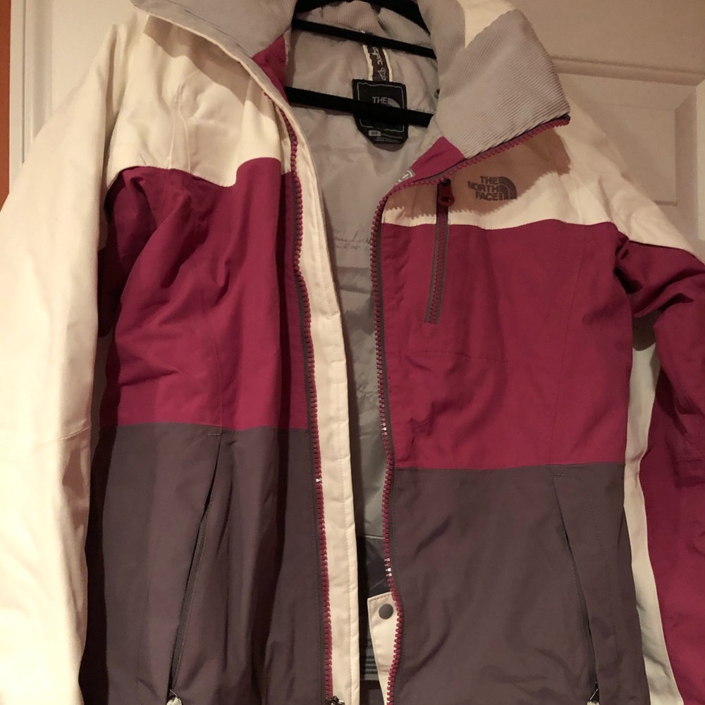 Worn twice North Face jacket size small. Amazing!!